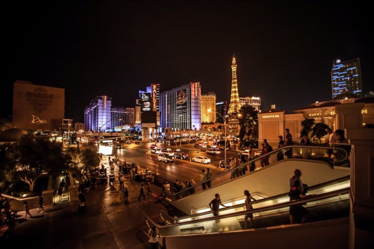 El encanto y la seducción de los casinos: más allá del brillo y glamour